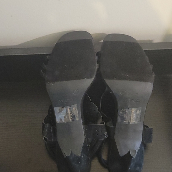 Heels - Picture 2 of 2